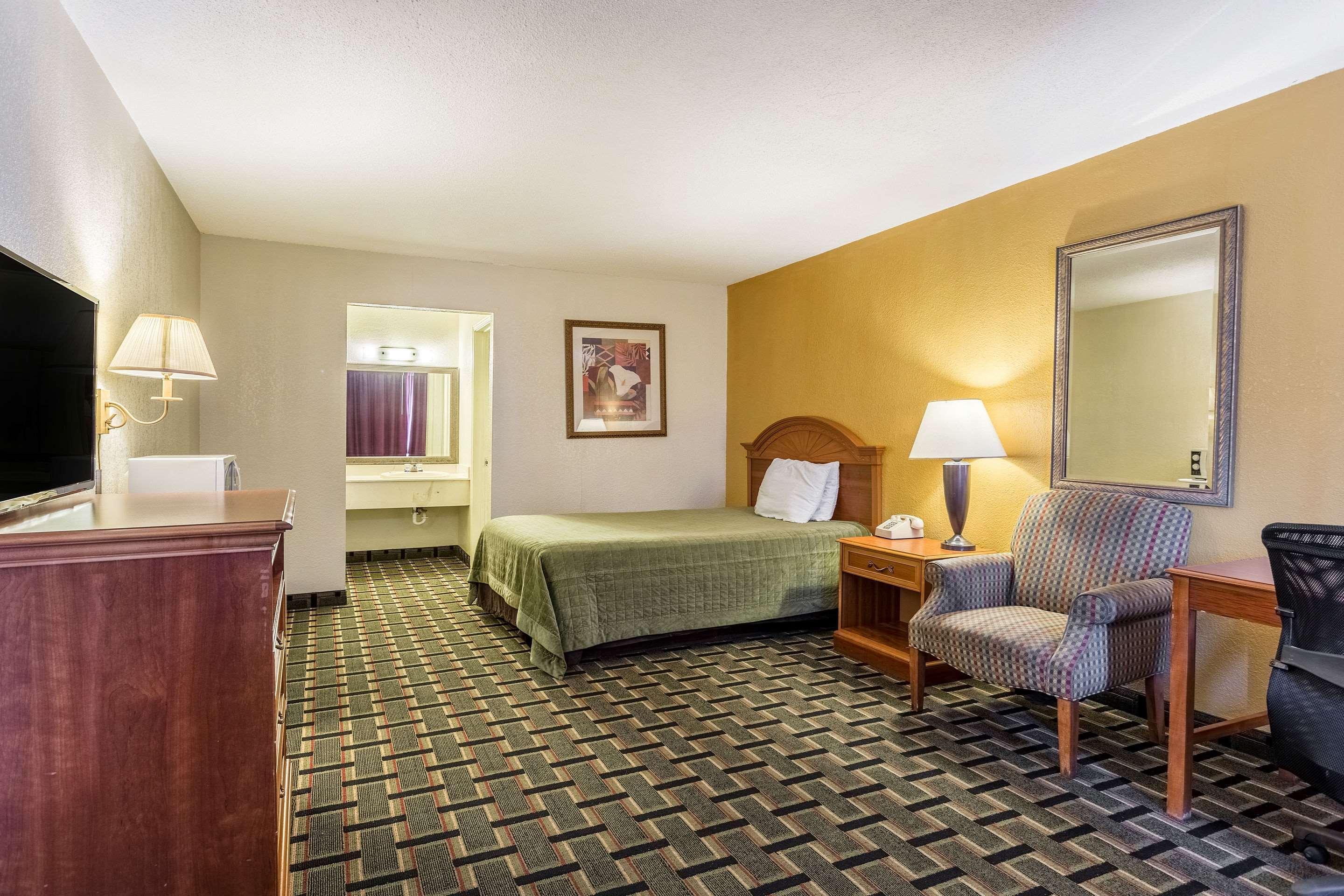 Rodeway Inn Denmark-Jackson Bagian luar foto