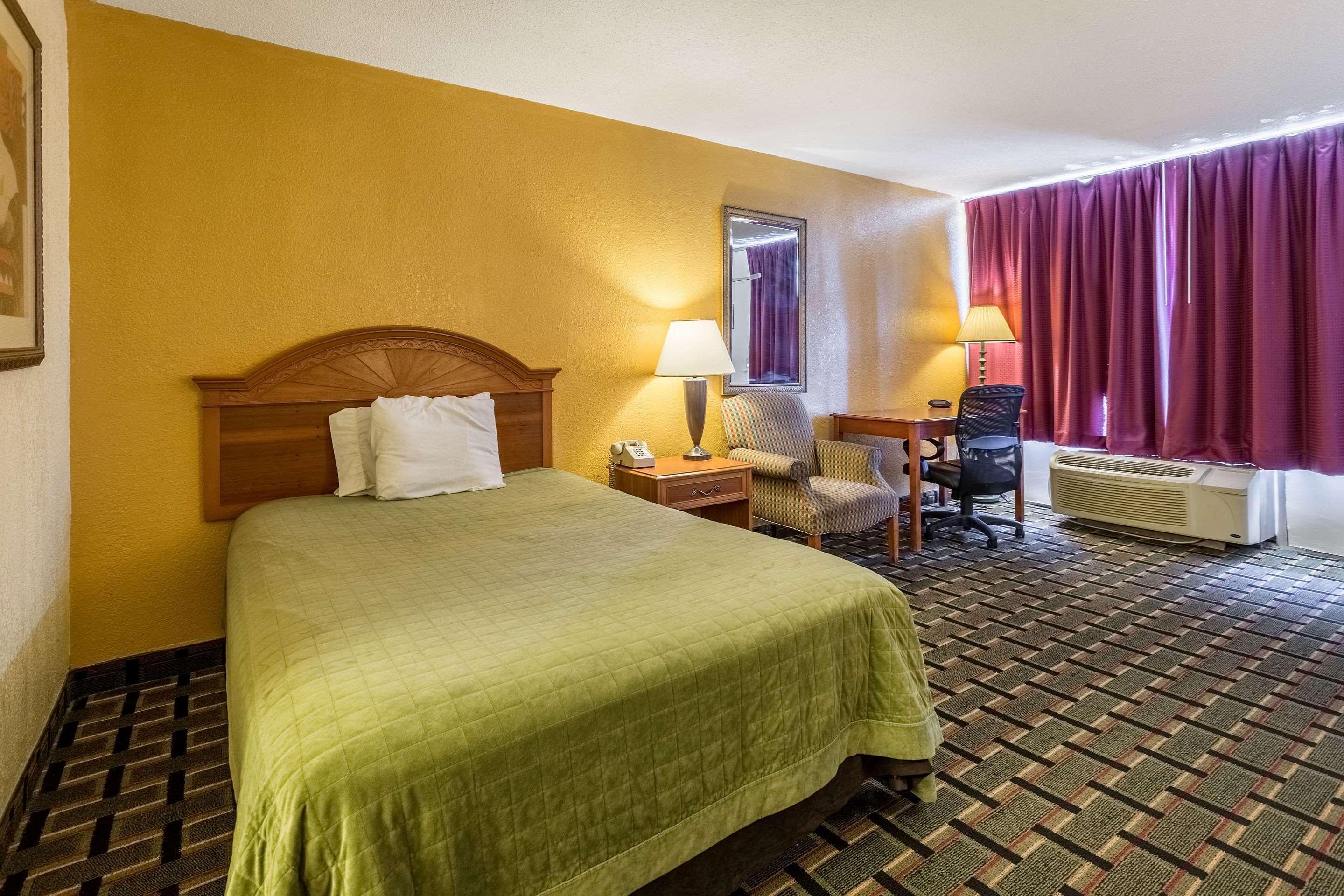 Rodeway Inn Denmark-Jackson Bagian luar foto