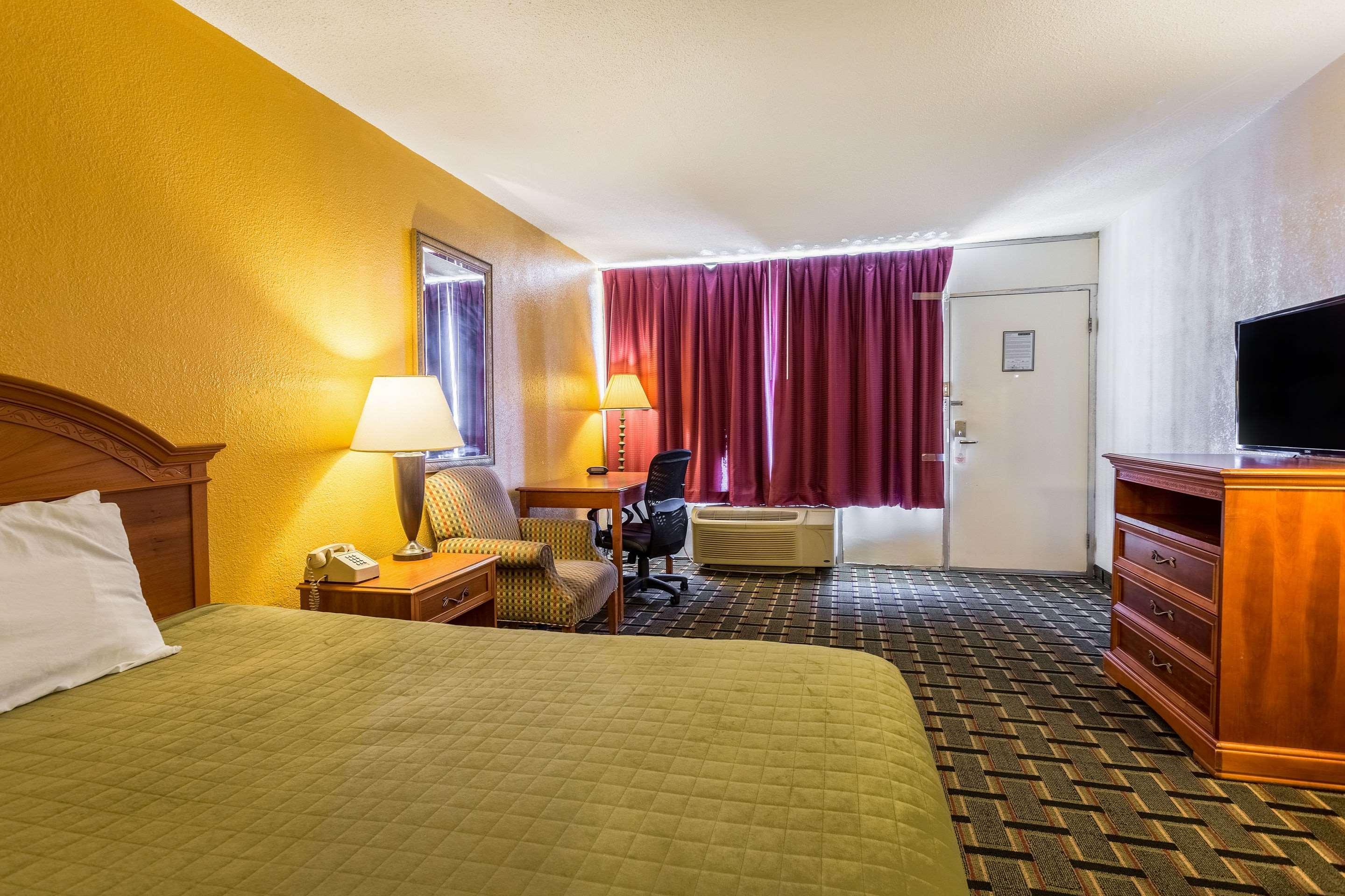 Rodeway Inn Denmark-Jackson Bagian luar foto