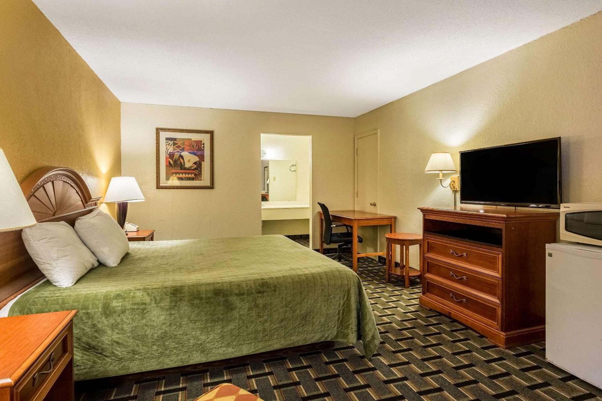 Rodeway Inn Denmark-Jackson Bagian luar foto