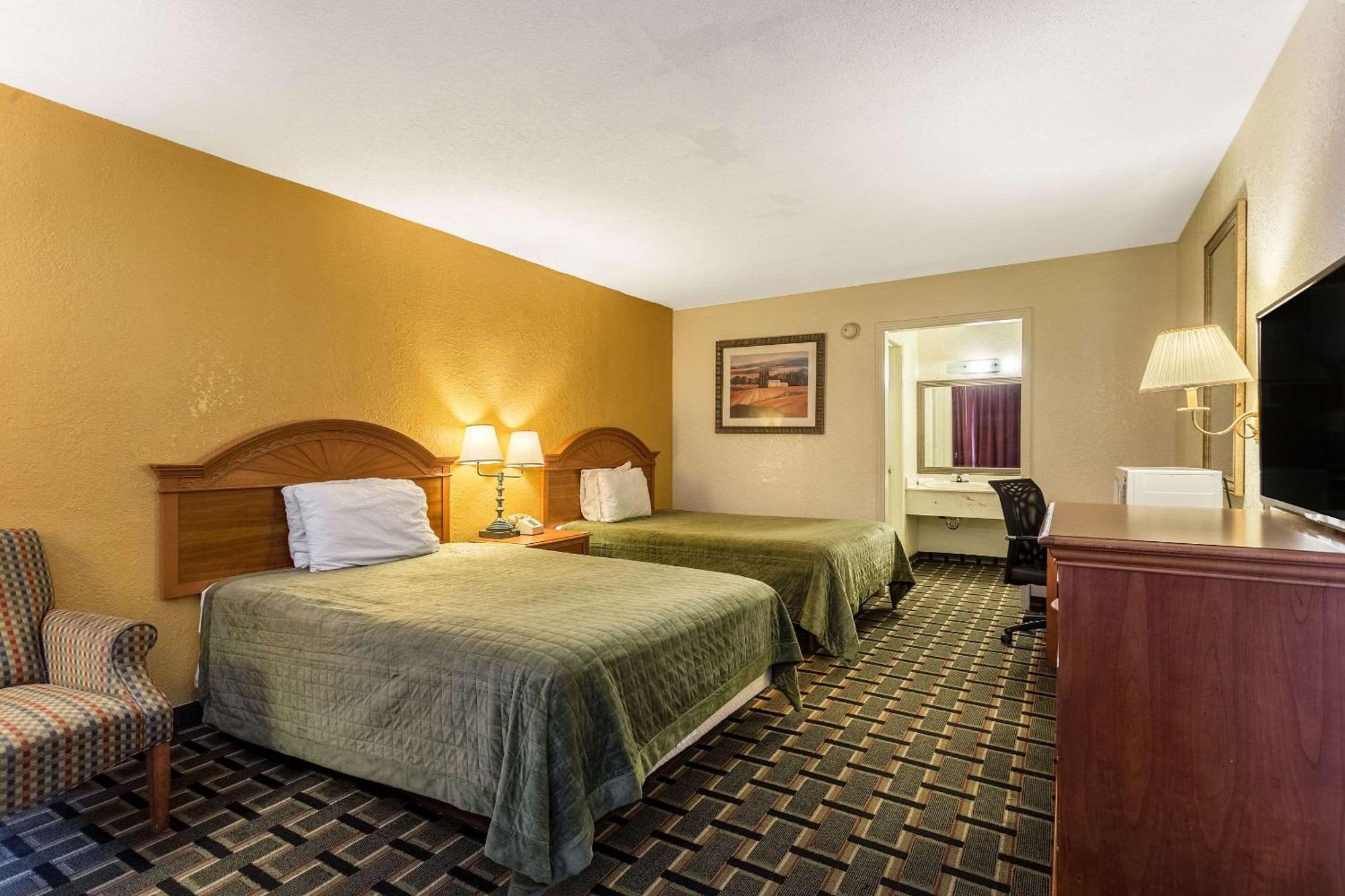 Rodeway Inn Denmark-Jackson Bagian luar foto
