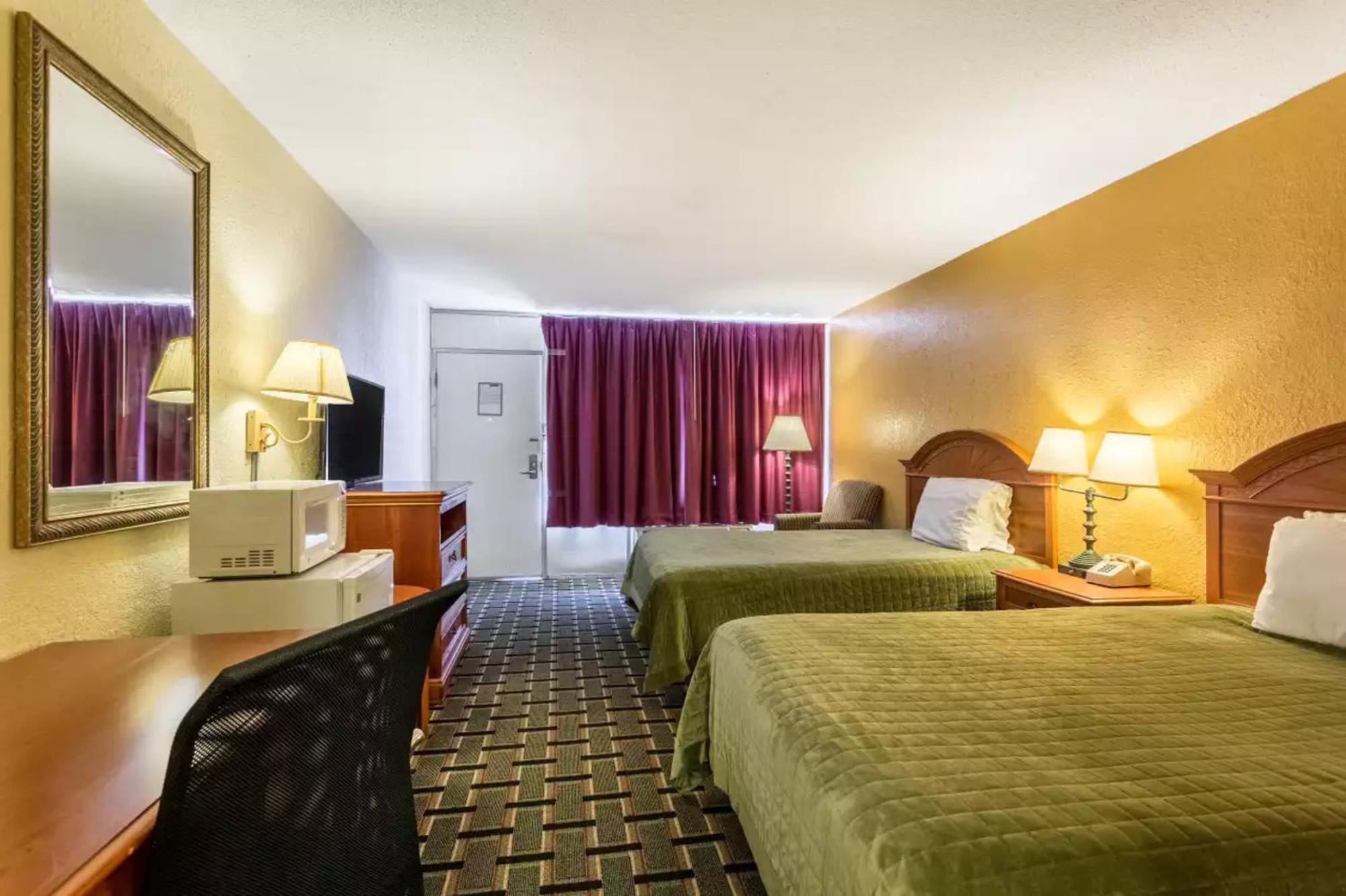 Rodeway Inn Denmark-Jackson Bagian luar foto