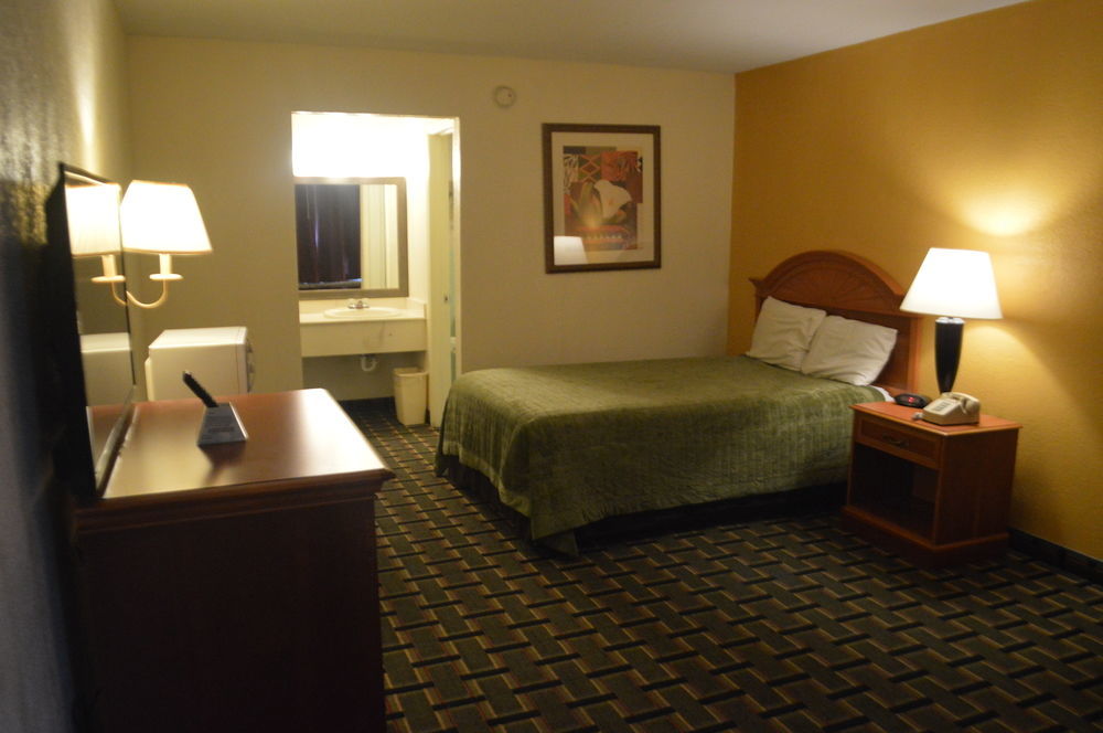 Rodeway Inn Denmark-Jackson Bagian luar foto