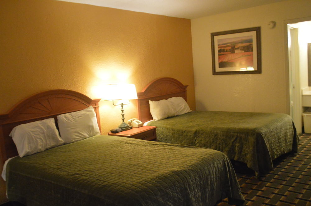 Rodeway Inn Denmark-Jackson Bagian luar foto