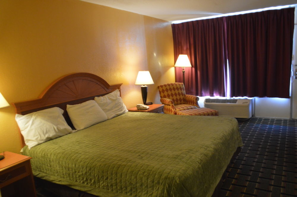 Rodeway Inn Denmark-Jackson Bagian luar foto