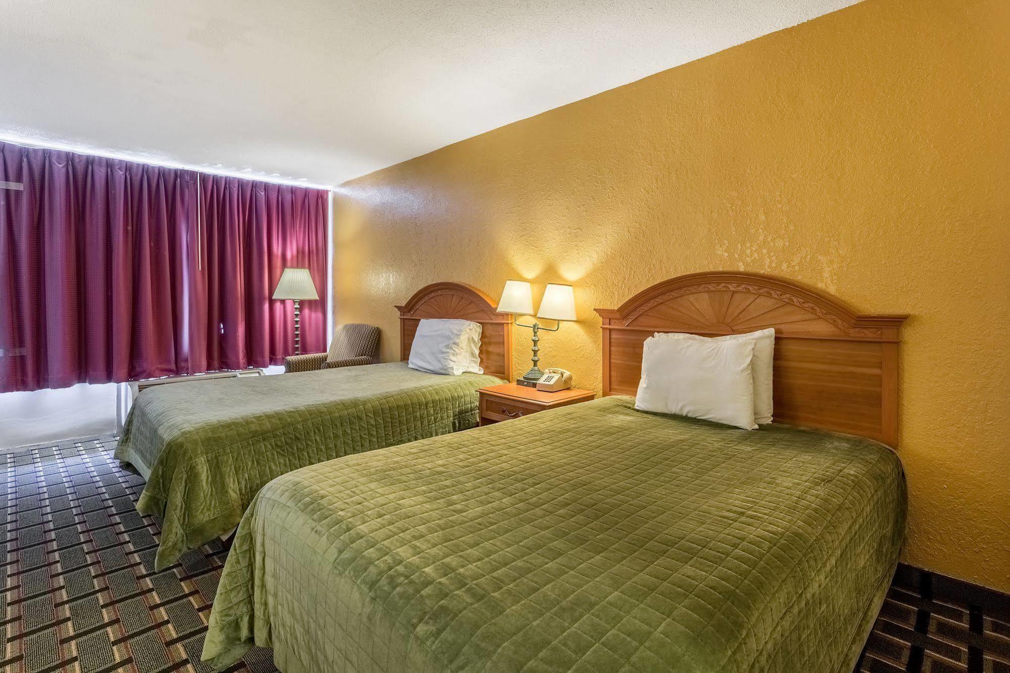 Rodeway Inn Denmark-Jackson Bagian luar foto